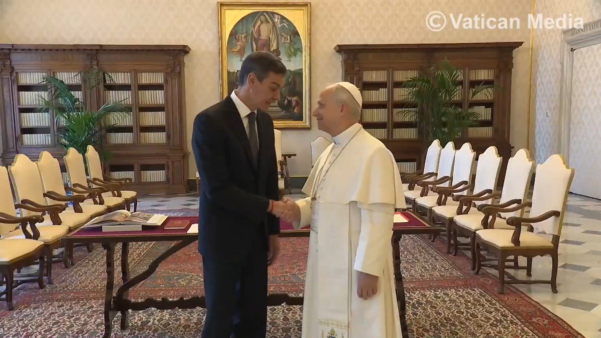 Hoy he mantenido un encuentro con el Papa León XIV en el Vaticano. Compartimos ideas clave: poner los derechos de las personas en el centro ante los cambios tecnológicos y la llegada de la Inteligencia Artificial, una visión humanista de las migraciones, y defender la paz y el multilateralismo como herramientas para responder a los retos globales. Sentido común para el bien común. Estaremos encantados de recibirle en España para seguir construyendo un mundo más justo y próspero.