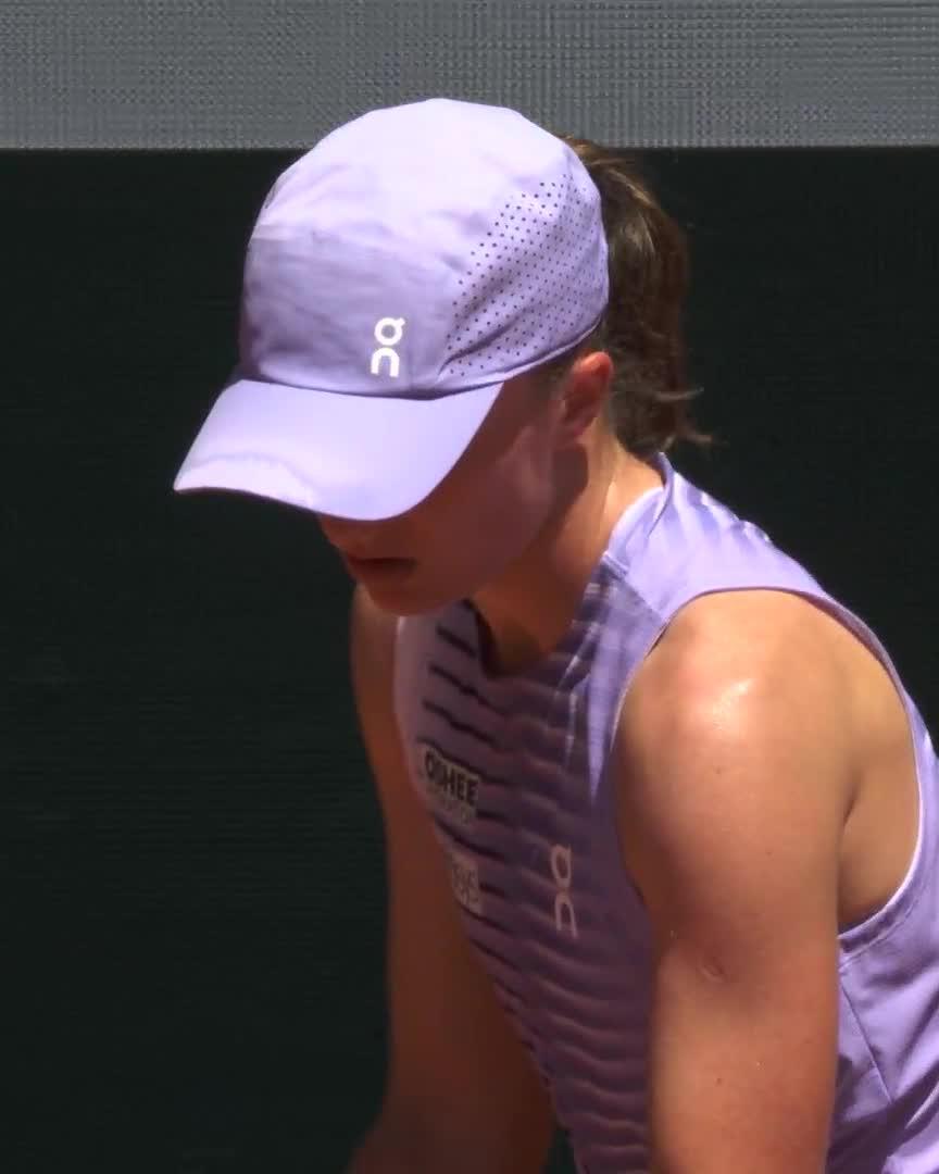Solid showing from Swiatek ⚡️ #RolandGarros