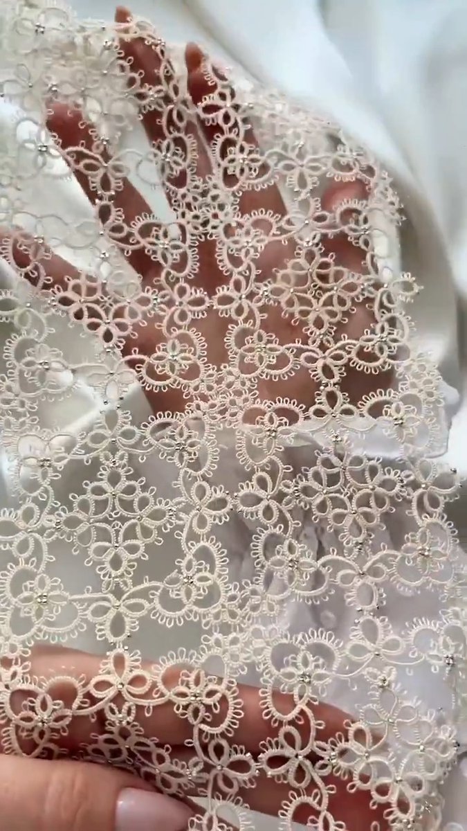 Tatting lace is pure sorcery 🤍 Just thread + thousands of tiny knots = this delicate masterpiece