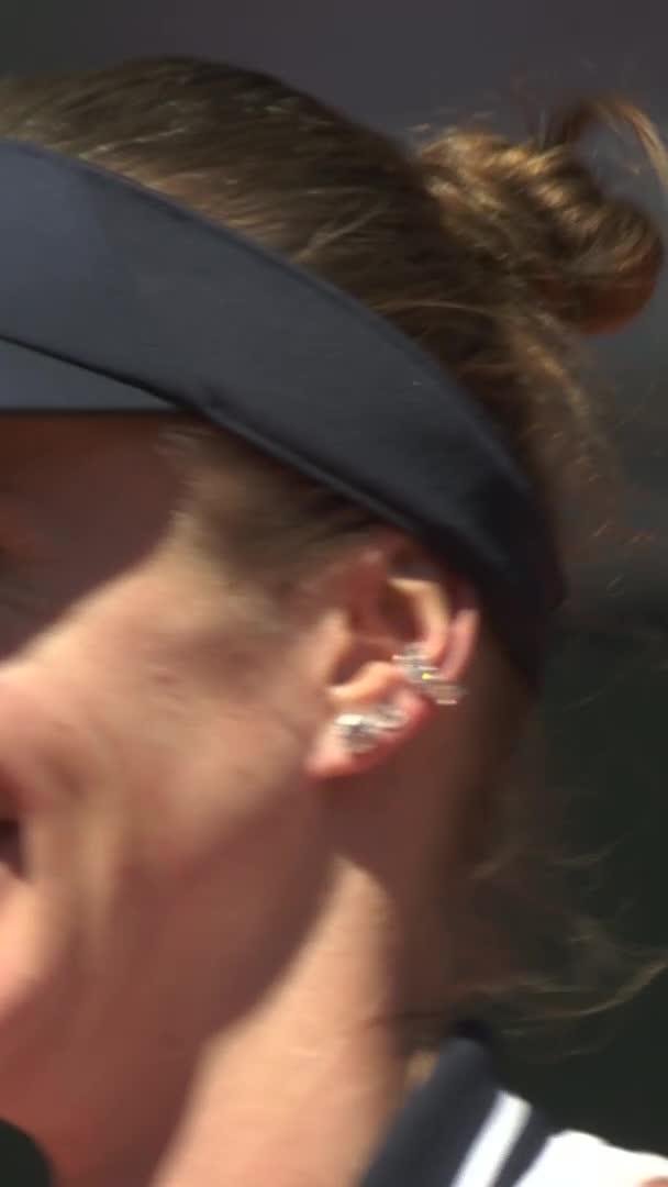 🗣️ Elina Svitolina en français : « Merci beaucoup pour votre soutien, c’est OUF 🤣 »