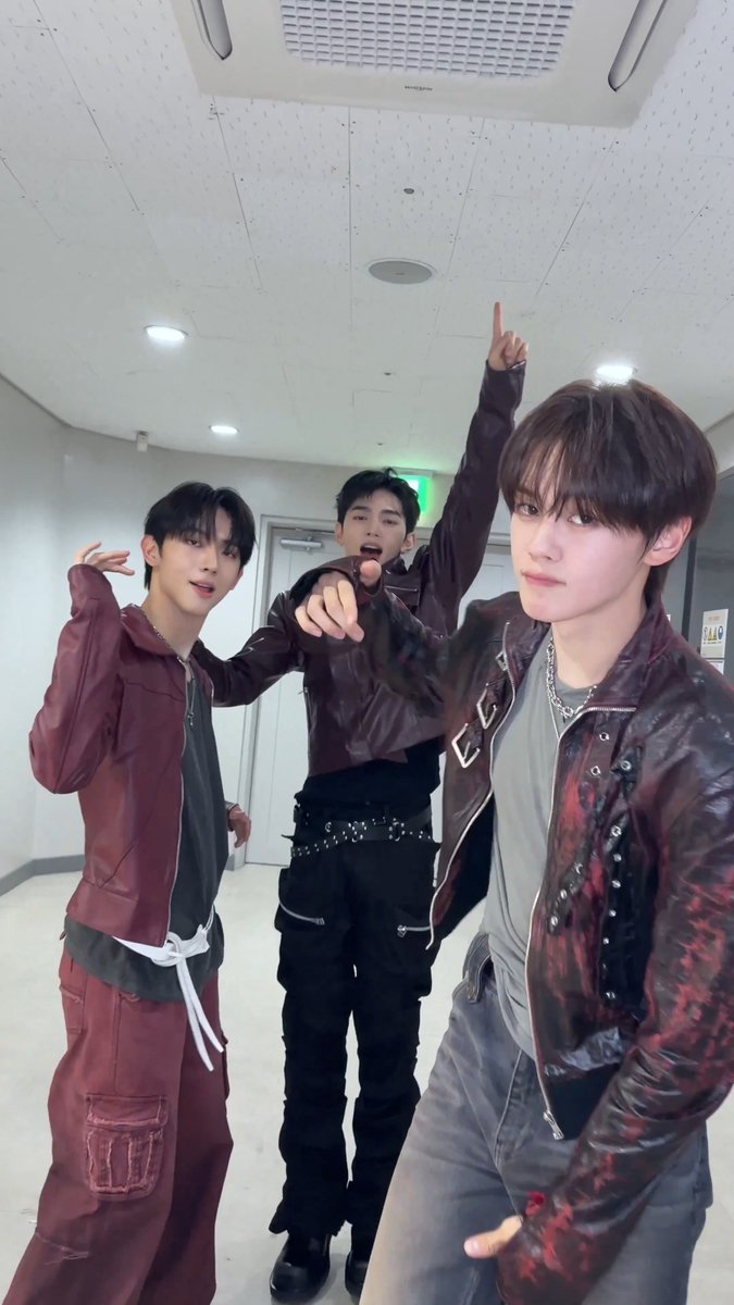 Watch me 👀🤍 🔗 #AND2BLE #앤더블 #AND2BLE_Curiosity #AND2BLE_Aura