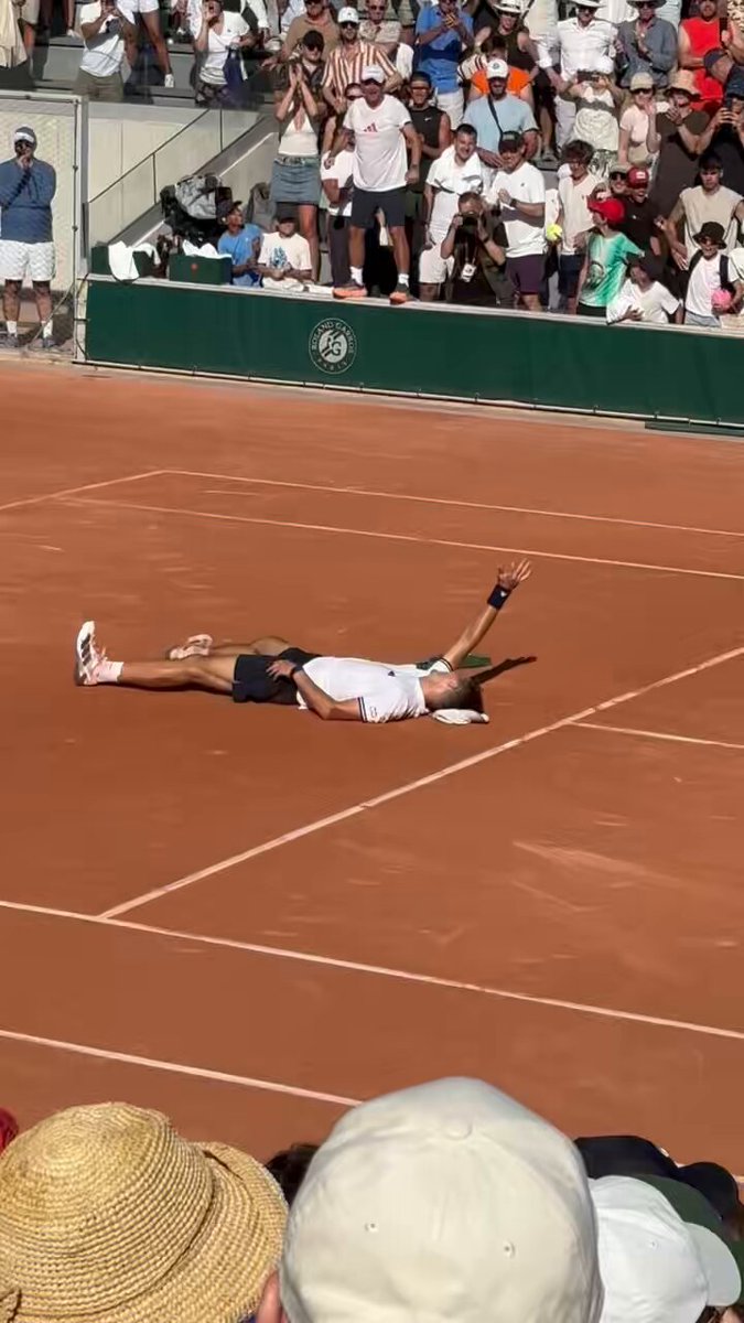 Mensik wins, somehow, and literally cannot move after match point