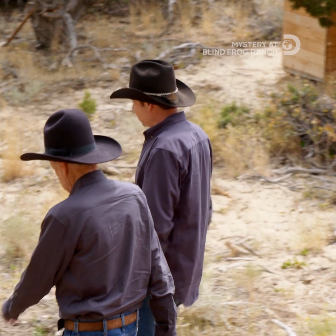 Uncovering a mystery has become a family business 🐸 Don't miss a new Mystery at #BlindFrogRanch tonight at 10P on Discovery.