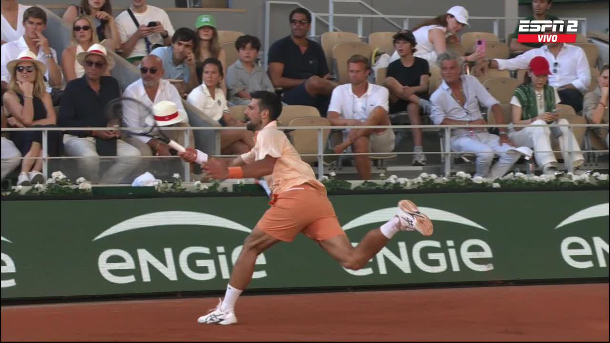 ¡¡PERO QUÉ LOCURA LO QUE HIZO DJOKOVIC!! 😳🔥 📺 Mirá #RolandGarros en el Plan Premium de Disney Plus.