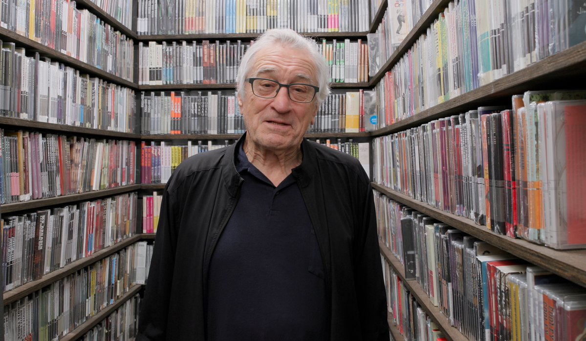 ✨Robert De Niro's Closet Picks! ✨ The legendary actor and director stopped by for a brief visit to the Criterion Closet, where he shared some of his Italian-cinema favorites and talked about his experience working with Agnès Varda.