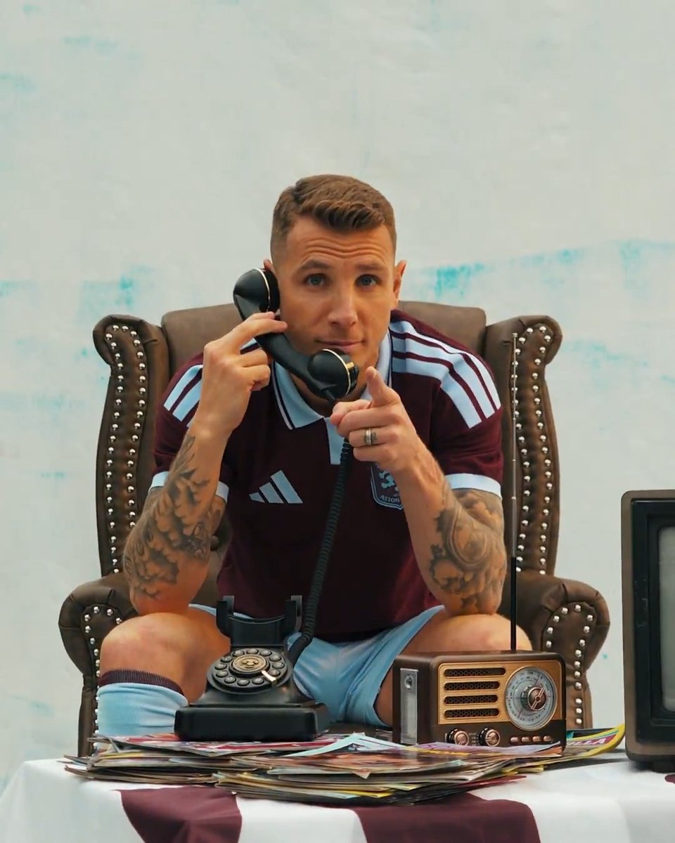 "I like it – it's fresh" 🤌 BTS at our 26/27 Home Kit shoot 👀