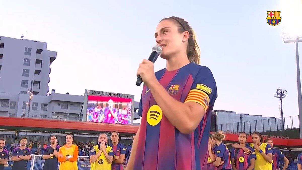 Una ovació eterna per a una jugadora eterna.