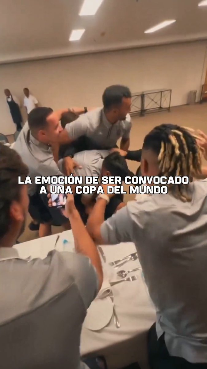 La celebración en el plantel de Deportivo La Guaira al enterarse de la convocatoria de Jorge Gutiérrez, de Panamá, al Mundial. Simplemente hermoso. 🇵🇦👏
