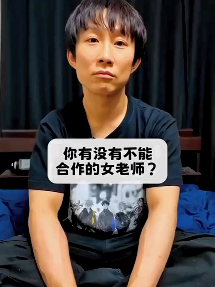 全中国男人最羡慕的男人，这哥们这辈子真是不白活啊 当网友说他爹是导演的时候我？？？我小脑有点宕机，意思他爹拍摄执导他全程地干活🙉论抽象还是的日本🙃