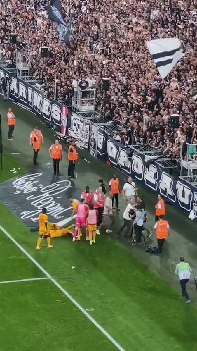 Desfois je repense à ce que seraient les Girondins de Bordeaux si ils avaient obtenu leur montée cette soirée là. Vu les dettes déjà à l'époque, certainement pas mieux que maintenant, mais quand même. #Ligue1 #Ligue2