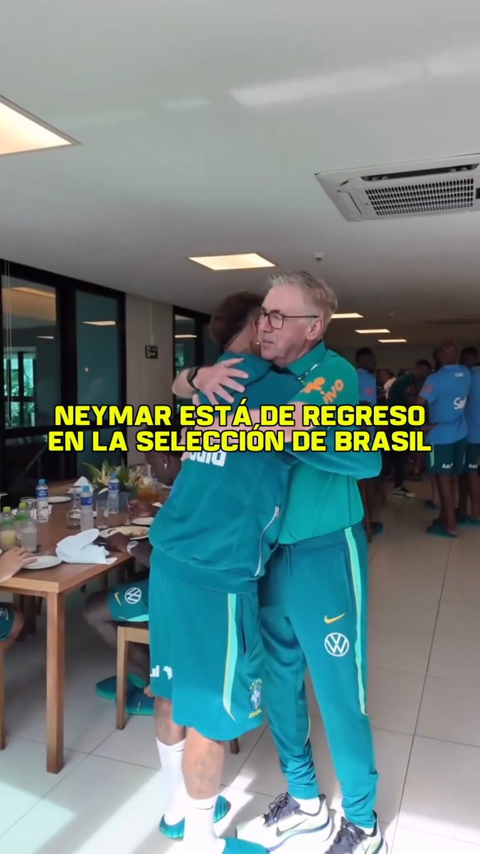 ¡VOLVIÓ EL 10! Neymar está de regreso en la Selección de Brasil y se dio este lindo abrazo con Carlo Ancelotti 🇧🇷 📹 /brasil