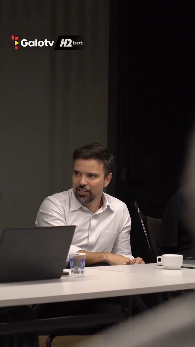 Reunião do Conselho da Massa! ✅🐔 A Arena MRV recebeu na tarde da última terça-feira mais uma reunião do Conselho da Massa. Na ocasião, diretores e funcionários puderam repassar as principais ações realizadas pelo Clube e ouvir as demandas dos representantes escolhidos pela torcida. O VP de Negócios do Atlético, Márcio Freire, destacou a importância desta rica troca com os conselheiros. Confira o vídeo completo em: 👀 A próxima reunião está prevista para o mês de junho. Seguimos juntos por um #Galo cada vez mais forte! 💪🏴🏳️