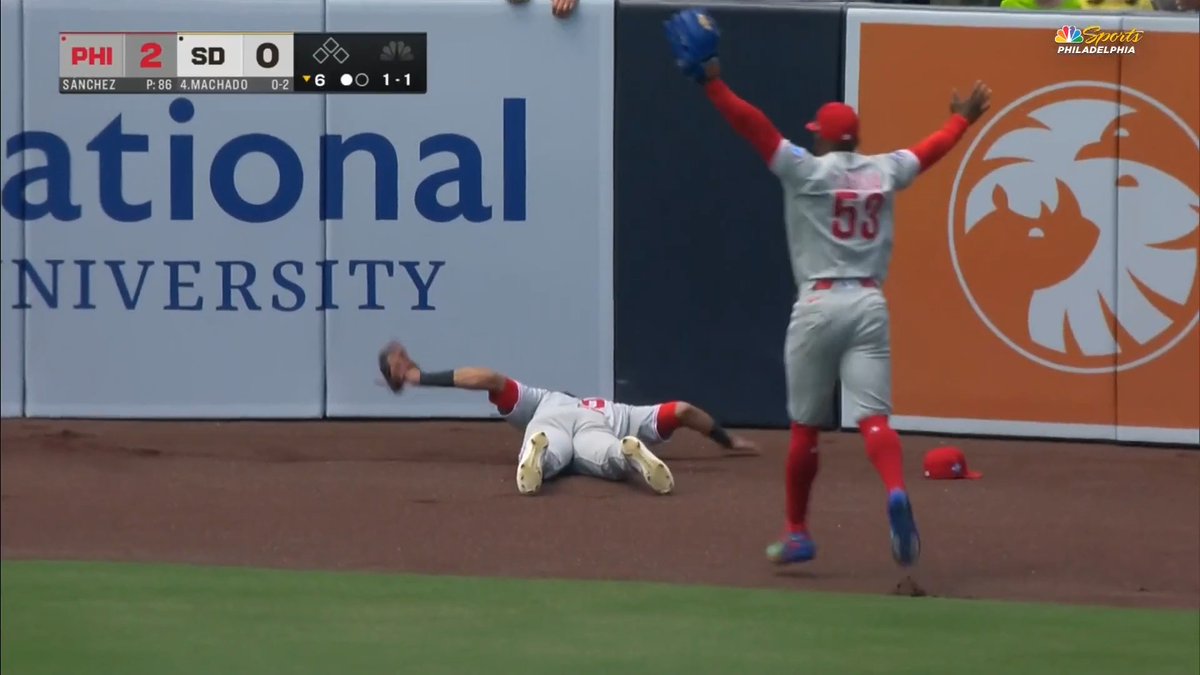 Incredible catch by rookie Justin Crawford, robbing Manny Machado. Manny has sent two balls to the wall. Both caught. Sanchez 43.2 straight scoreless innings! 🔥🔥🔥