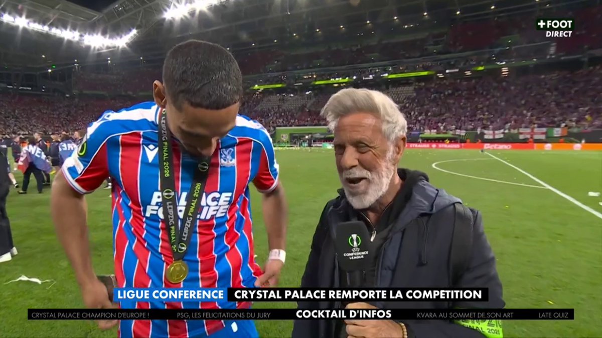 « J’AI EU DIDIER, TU ÉTAIS DANS LES 26, MAINTENANT TU ES DANS LES 11 ! » 😂 Laurent Paganelli à Jean-Philippe Mateta 🇫🇷 après son sacre en Conference League. 🎥 CANAL+ Foot