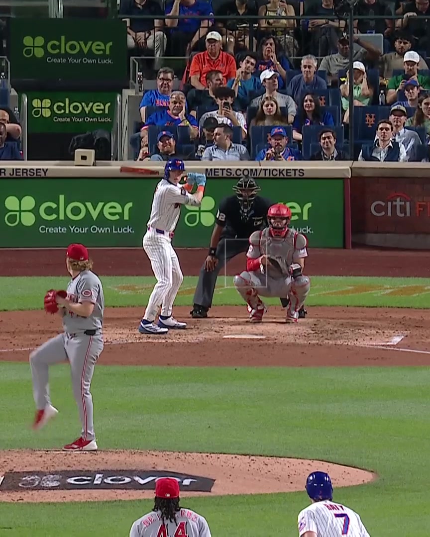 Carson Benge worked an eight-pitch at-bat before his RBI single 👏