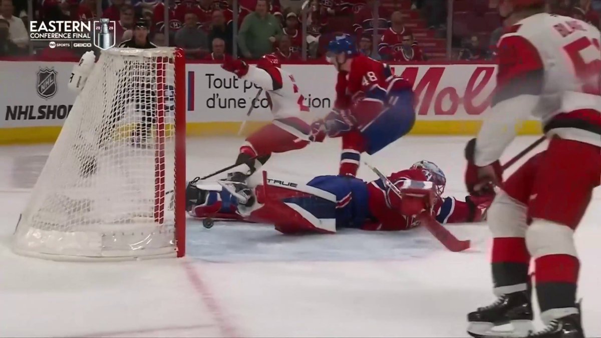 THE BELL CENTRE IS SILENT 🤫 Carolina with three goals in under three minutes 😳