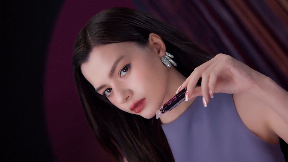 Presenter หน้าใหม่…ใคร ๆ ก็เป็นได้ A new presenter could be anyone. Just Drop &amp; Drink BioActive+ Concentrated Liquid Collagen for soft, hydrated, glowing skin