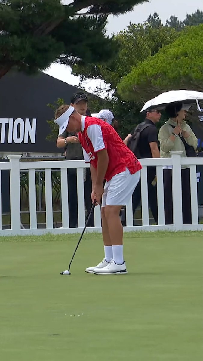 No prizes for guessing who Ian Poulter is backing in the Champions League final 🔴👀
