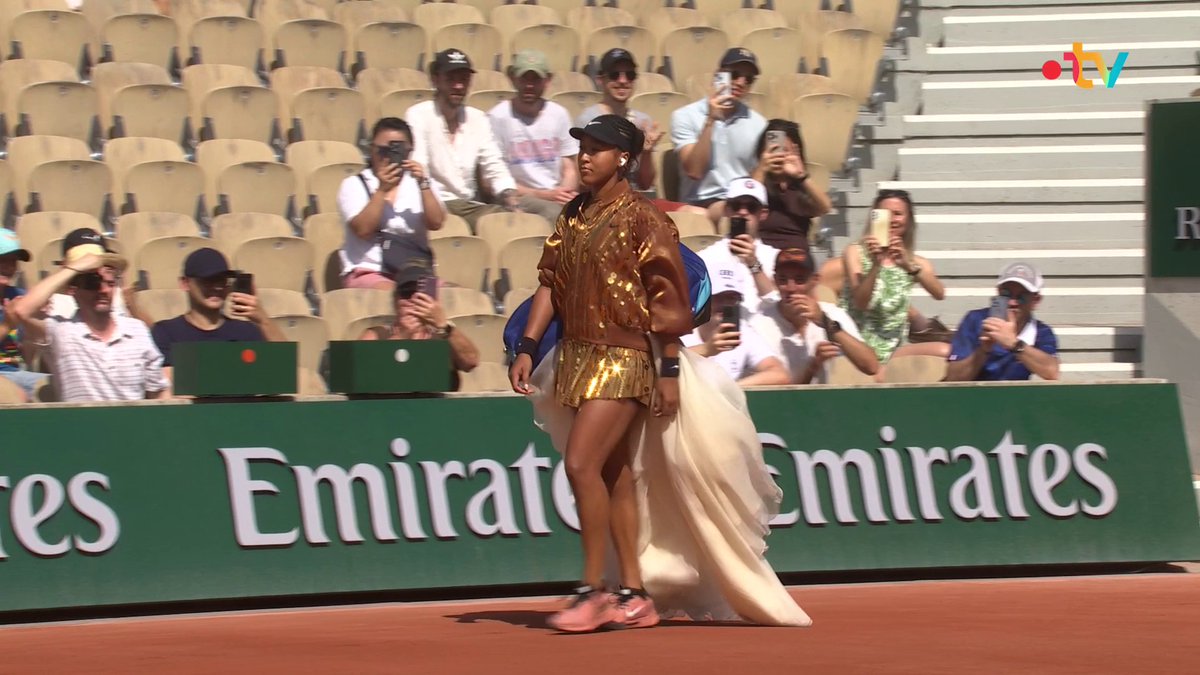 #RolandGarros | ✨ L'entrée de Naomi Osaka pour son deuxième tour face à Donna Vekic ! 📺 Suivez son matchs en direct sur :