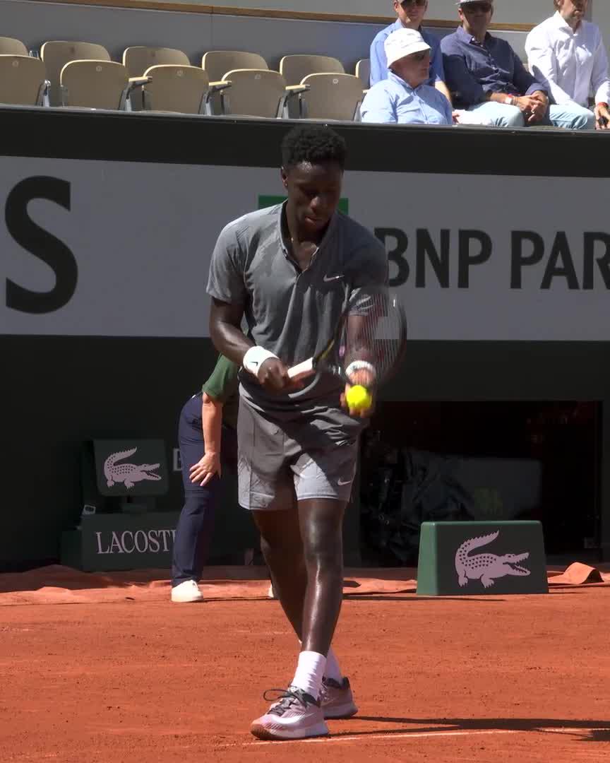 Moise painting the lines 🎨 #RolandGarros