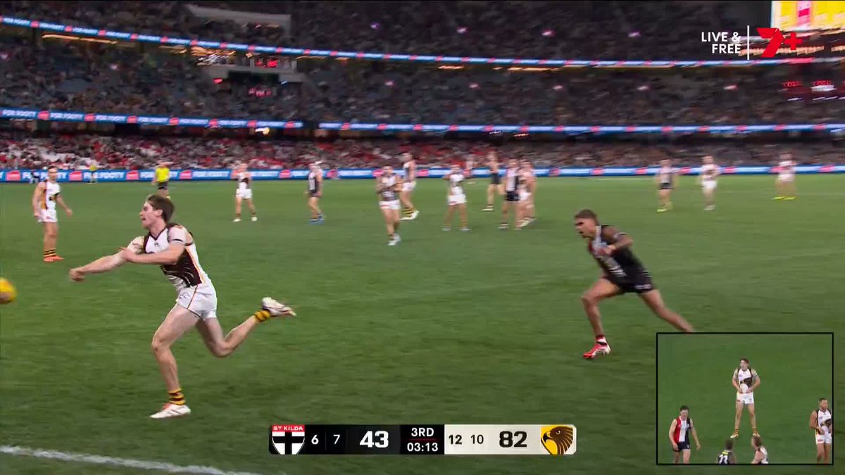 "He's lucky there. I reckon he was in the play when he's hit that ball away." 🗣️ Luke Hodge on this Will Day action | #AFLSaintsHawks