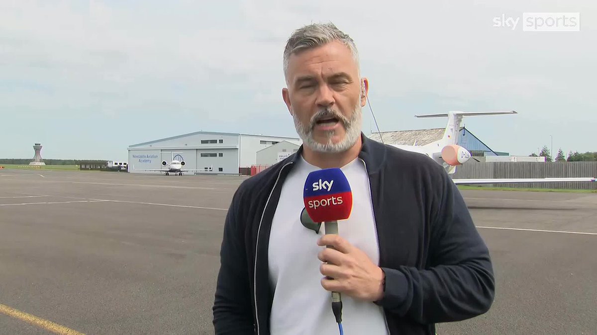 🚨 Sky Sports News exclusive footage of Anthony Gordon boarding his flight from Newcastle, alongside his representative Adam Dugdale, ahead of a £69.3m move to Barcelona.