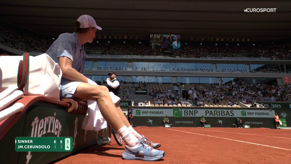 😶 ¿Todo OK con Jannik? 👀 ¿Está Sinner sufriendo unos calambres ante Juanma Cerúndolo? #RolandGarros