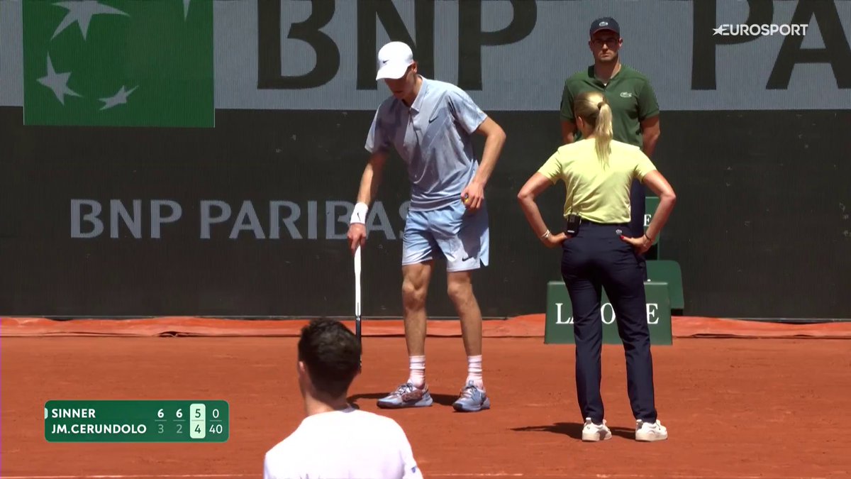 Sinner es el jugador más cerdo que hay en el circuito, aprendiendo de su maestro Djokovic. Tienes 3 bolas de break en contra y ya empieza el show, no puede ser más patético. Secuelas del clostebol supongo… 💉💉💉