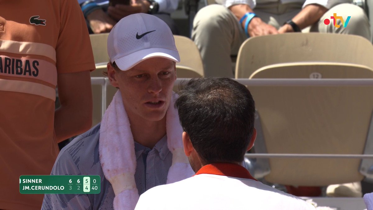 📊 Jannik Sinner 🇮🇹 au moment de mener 5/1 dans le 3e set : ❌❌❌❌ ➡️ 5/2 ❌❌❌❌ ➡️ 5/3 ❌❌❌❌ ➡️ 5/4 ❌❌❌❌ ➡️ 5/5 ❌❌✅ Une série de 18 points perdus consécutivement.