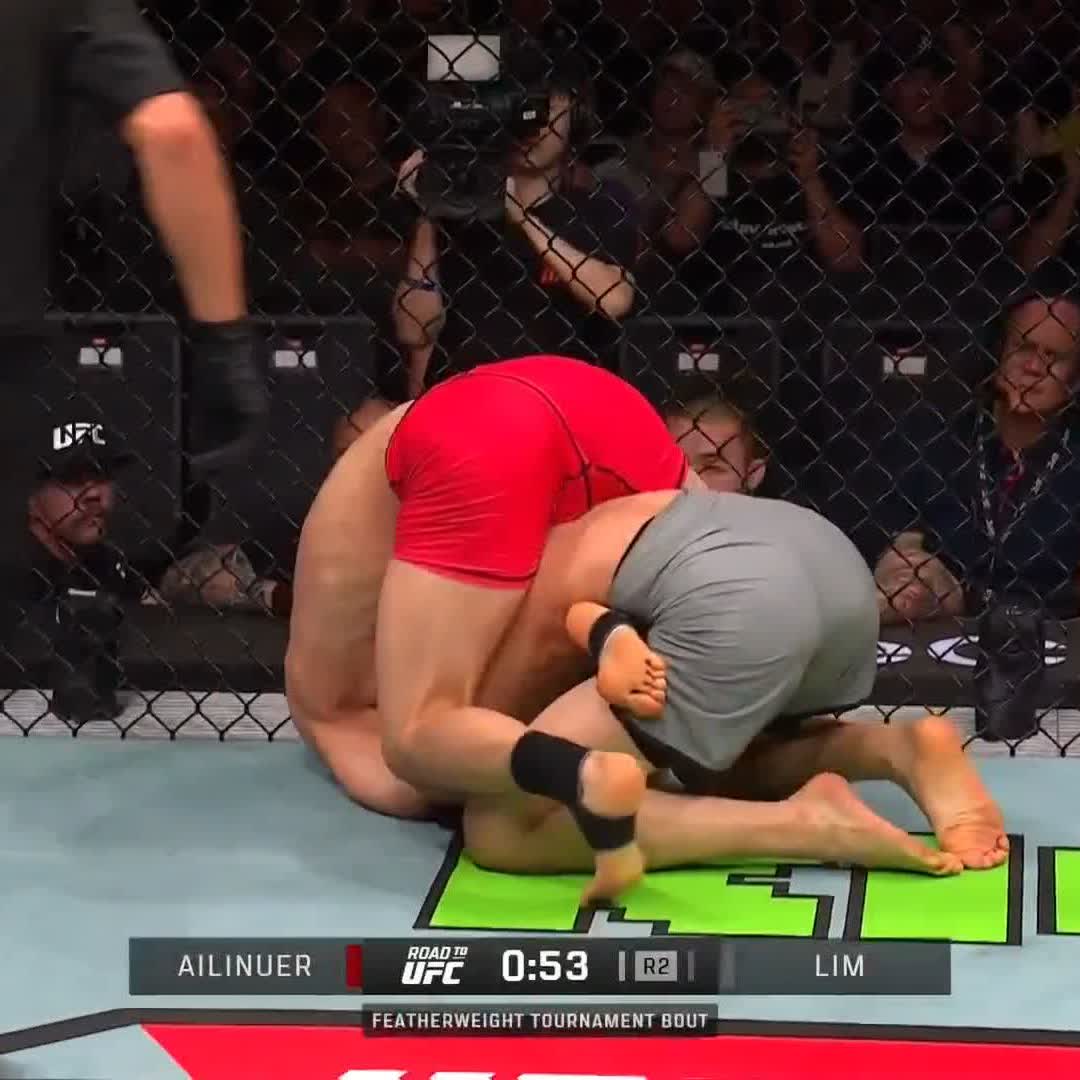 HOW DID HE ESCAPE THAT!? 😳 [ Watch #RTU5 on UFC FIGHT PASS ]