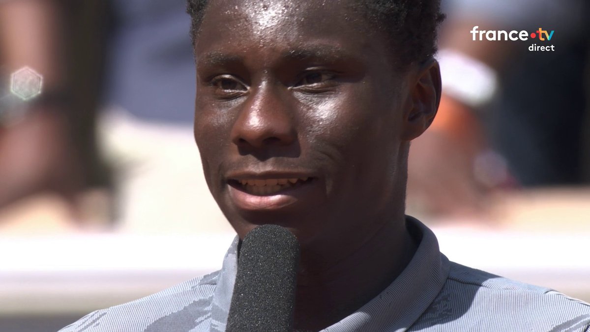 🚨🇫🇷🎾 FLASH | "Sans vous, j’aurais jamais gagné ce match". Le prodige de Sarcelles Moise Kouamé, seulement 17 ans, a remercié le public et sa famille qui l’ont porté dans ce match. 🤩❤️