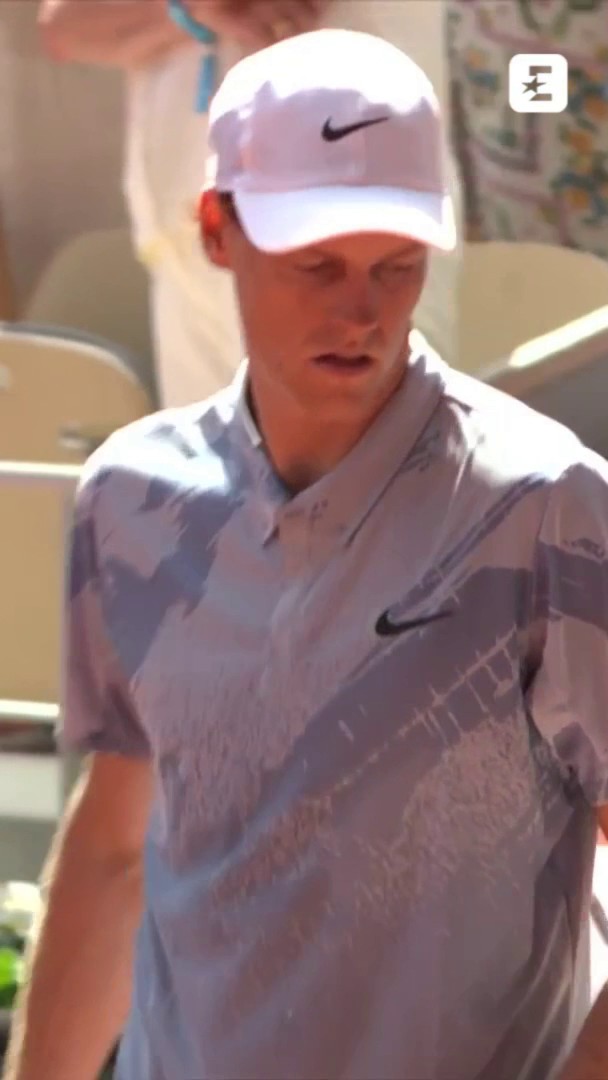 Tornerai, più forte 🧡🦊 #EurosportTennis #Sinner #RolandGarros