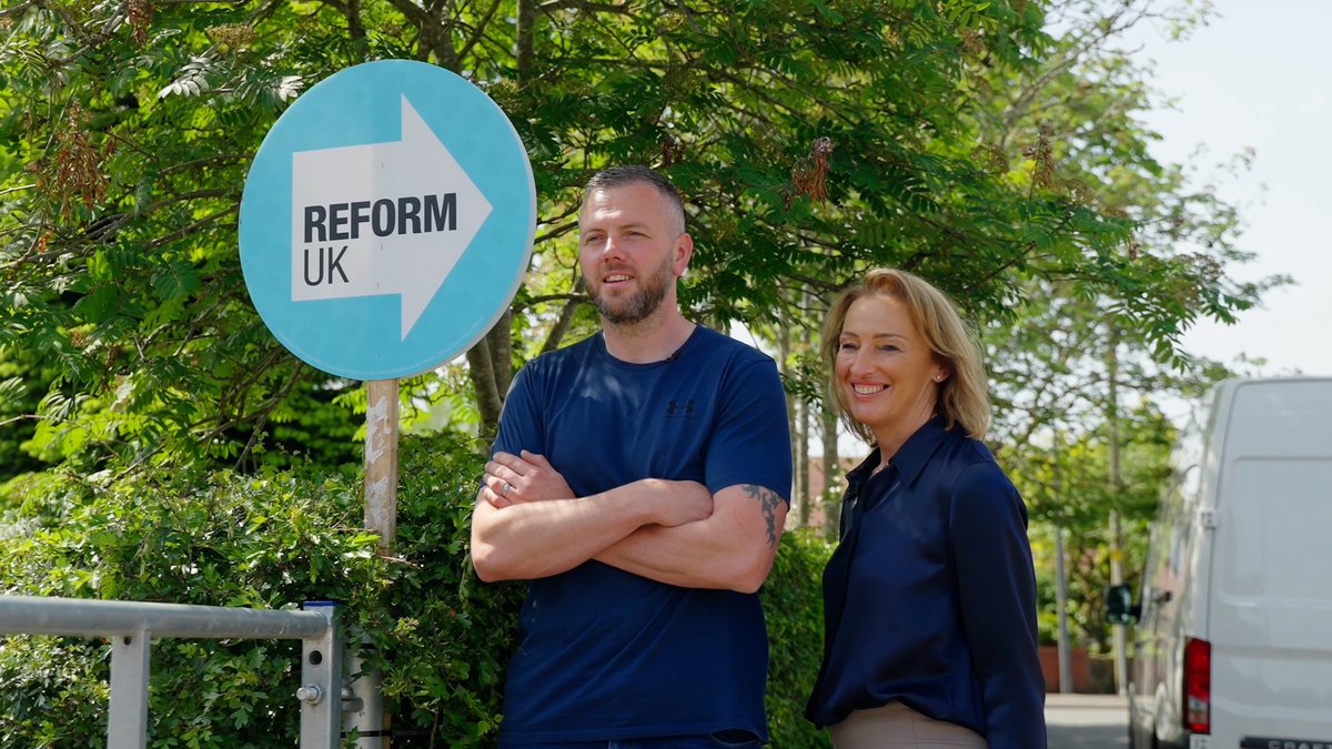 Rob Kenyon showing Sarah Pochin MP around Makerfield. 🚐