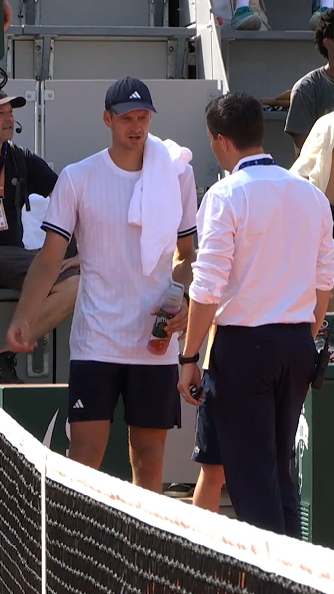 😡 "I mean it's a joke" 😡 "You can not do that" Hubert Hurkacz i totalna wściekłość 😡 Polak nie może zaakceptować i zrozumieć, że Frances Tiafoe udał się na przerwę toaletową przed 5. setem, choć jedną już w meczu wziął... 𝙎𝙠𝙖𝙣𝙙𝙖𝙡❓ #RolandGarros #RG2026 #JazdaHubi
