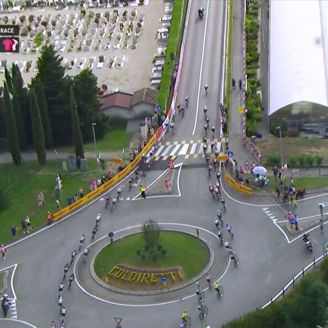 MAGNIER GIRO HAT-TRICK! 🔥 Paul Magnier and Soudal Quick-Step navigate the finish perfectly to take Stage 18 — and send the Sprint Classification battle all the way to Rome! 👏