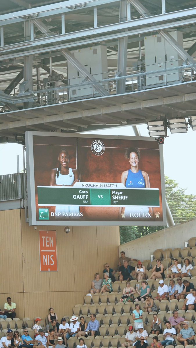 Defending champion on Lenglen 🇺🇸 #RolandGarros