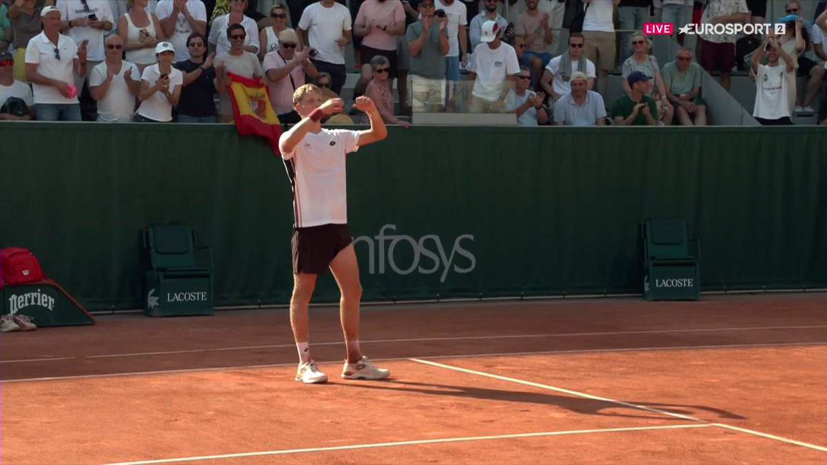 ABONADO A LA ÉPICA ❤️‍🔥 Martín Landaluce levanta dos sets en contra, gana otra batalla bestial y se planta en tercera ronda de Roland-Garros. #RolandGarros
