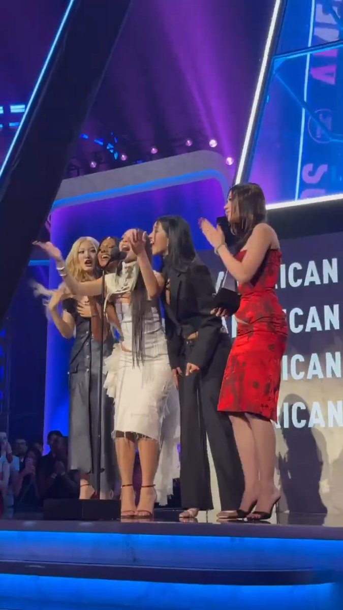 POV: Thanks to the EYEKONS you just won your first #AMAs @Katseyeworld