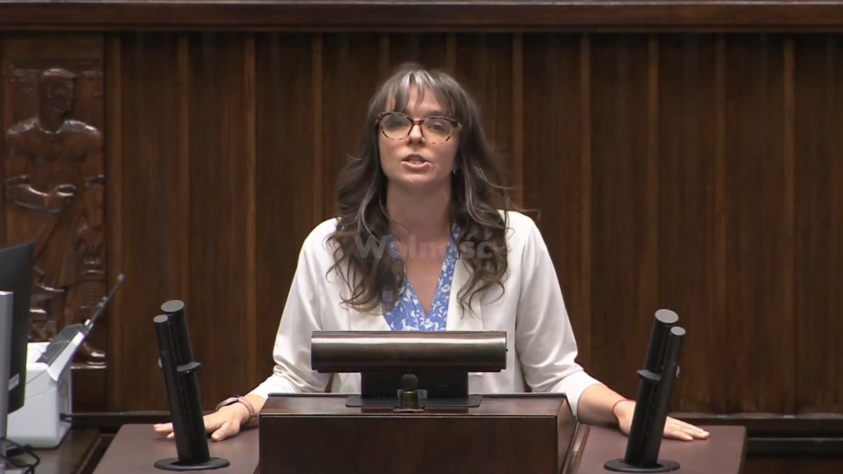‼️Jachira OBURZONA uczczeniem 45. rocznicy śmierci kard. Stefana Wyszyńskiego‼️ Co z tego, że był zasłużoną postacią historyczną, skoro był KAPŁANEM! A takich upamiętniać nie wolno, bo to ideologia XDDD Nawet Hołownia nie mógł słuchać jej głupot i ustawił ją do pionu 😅