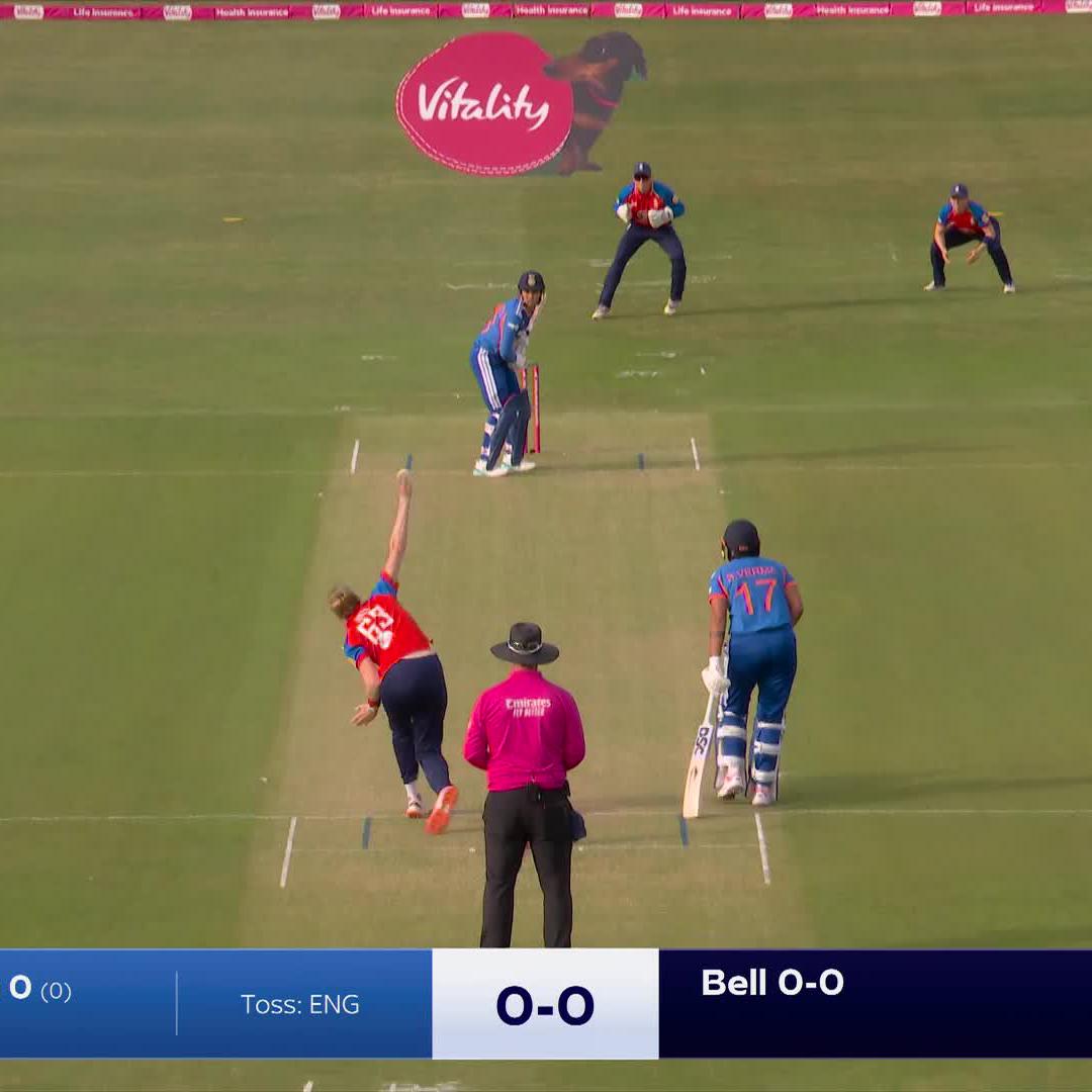 Lauren Bell dismisses Smriti Mandhana with the first ball of the series! ๐ฒ #ENGvIND