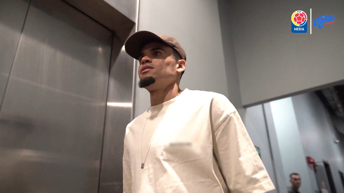 🎥 Saquen las frías, ya llegó Luis Díaz y Yerry Mina. 😎🍻 Bienvenidos a Bogotá, calidosos. 😍🔥 #ConOrgulloColombiano🇨🇴