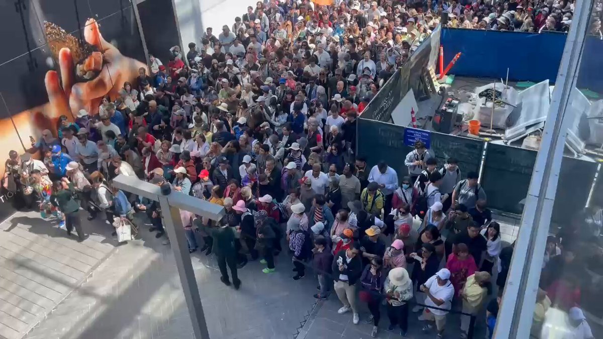 Oakridge Park Mall has just opened …with a sea of customers turning out Global BC Jordan Armstrong