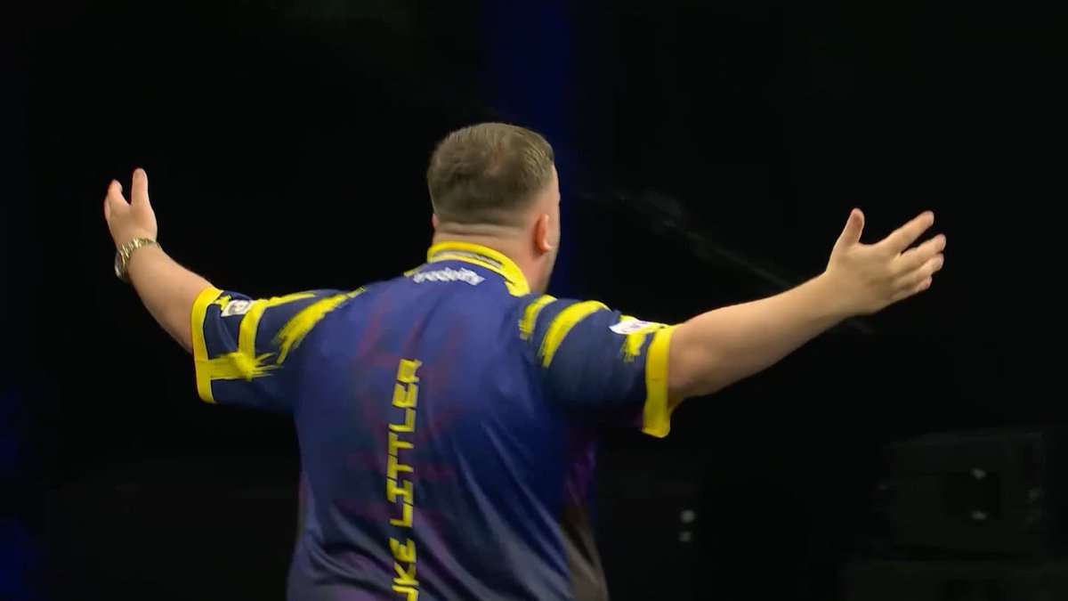 LITTLER AHEAD AT THE BREAK! Look at that reaction from the World Champion! 💥 Luke Littler takes a crucial break of throw to enter the break 6-4 up against Gerwyn Price 🎯 📲 #PLDarts