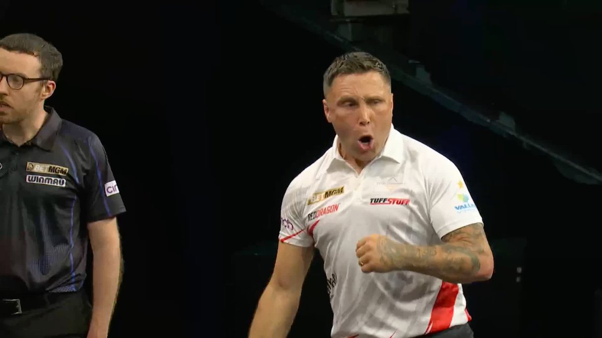 PRICE HANGING ON! Gerwyn Price hits 170 - reeling it in despite not being a checkout - before pinning double 12 to break Luke Littler's throw! He can't, can he?! 📲 #PLDarts