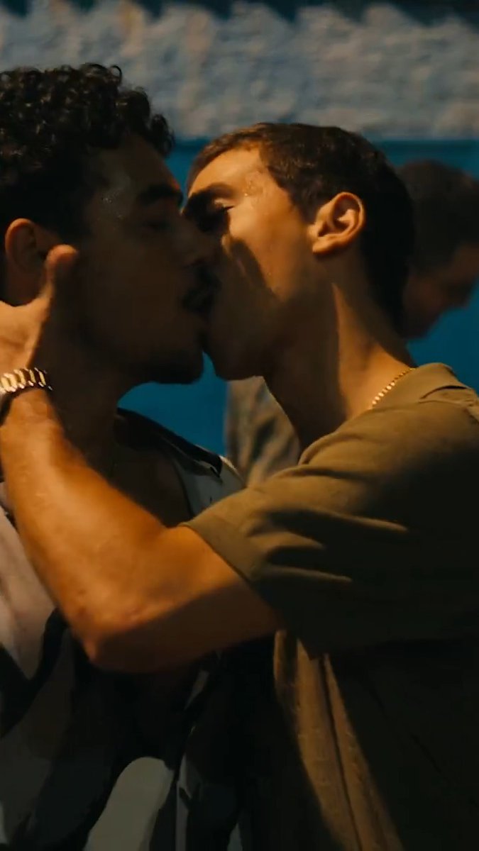The tension was real, but the kiss was better. ❤️ Se ele pede pra mostrar tudo o que tem... a gente mostra. 🔥