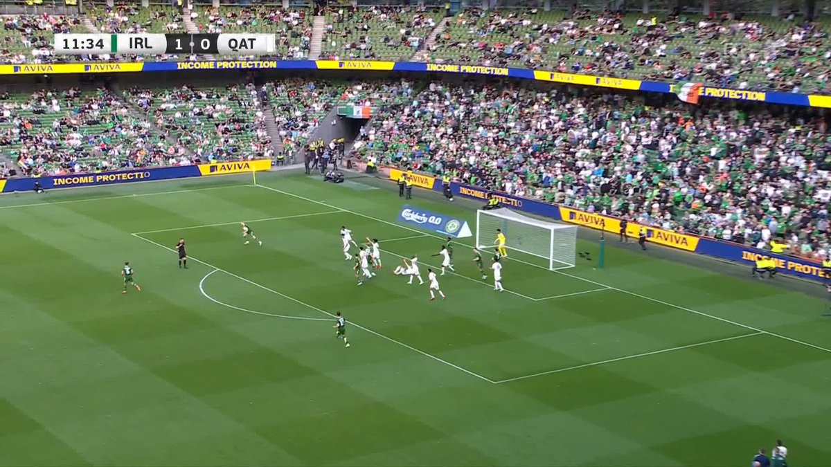 🇮🇪 1-0 🇶🇦 Tennis balls are cleared off the pitch at Aviva Stadium as fans protest at the upcoming international games with Israel later this year 📱 📺
