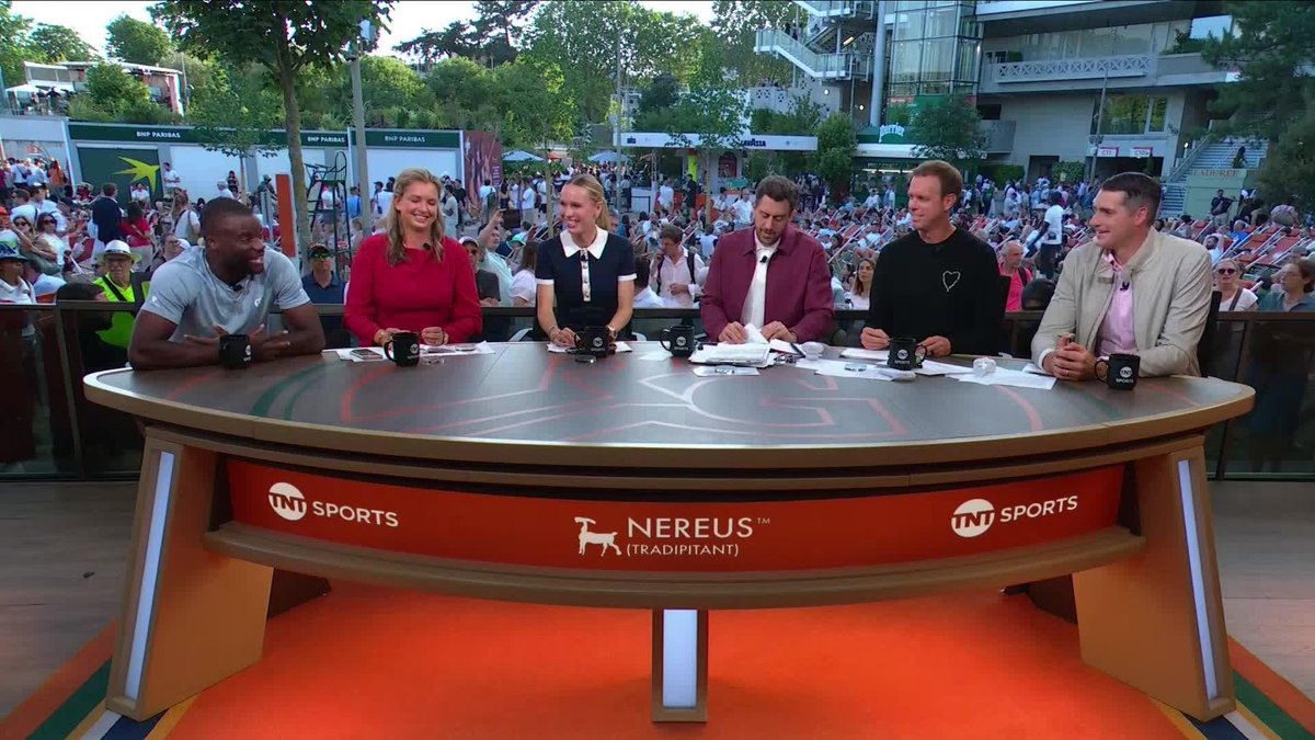 Frances Tiafoe said someone in the front row of his match told him about Jannik Sinner's loss at Roland Garros "He comes front row and goes 'SINNER IS OUT BIG FOE IS IN THIS IS YOUR TIME'" 😭😭😭😭😭