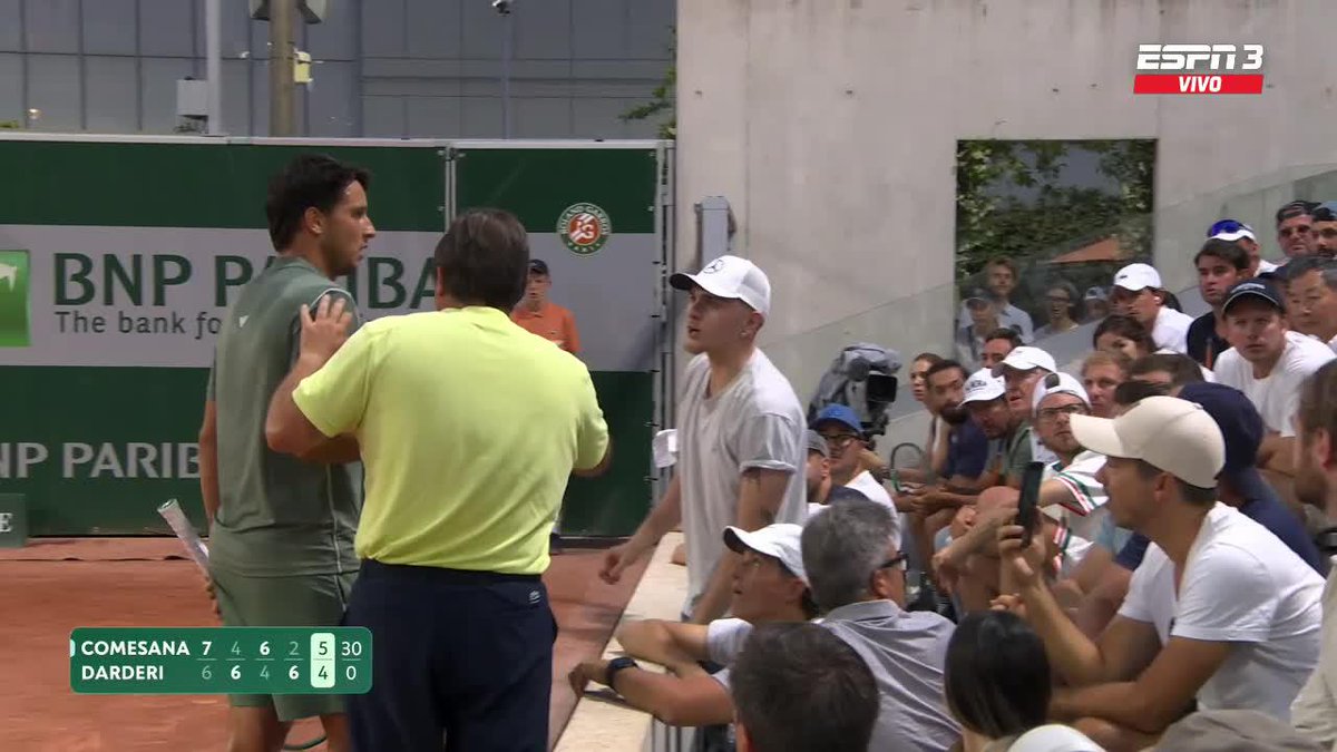 Por favor, lo de Darderi peleándose con los hinchas argentinos. Qué papelón. El tipo más engreído del circuito. Todo vuelve.