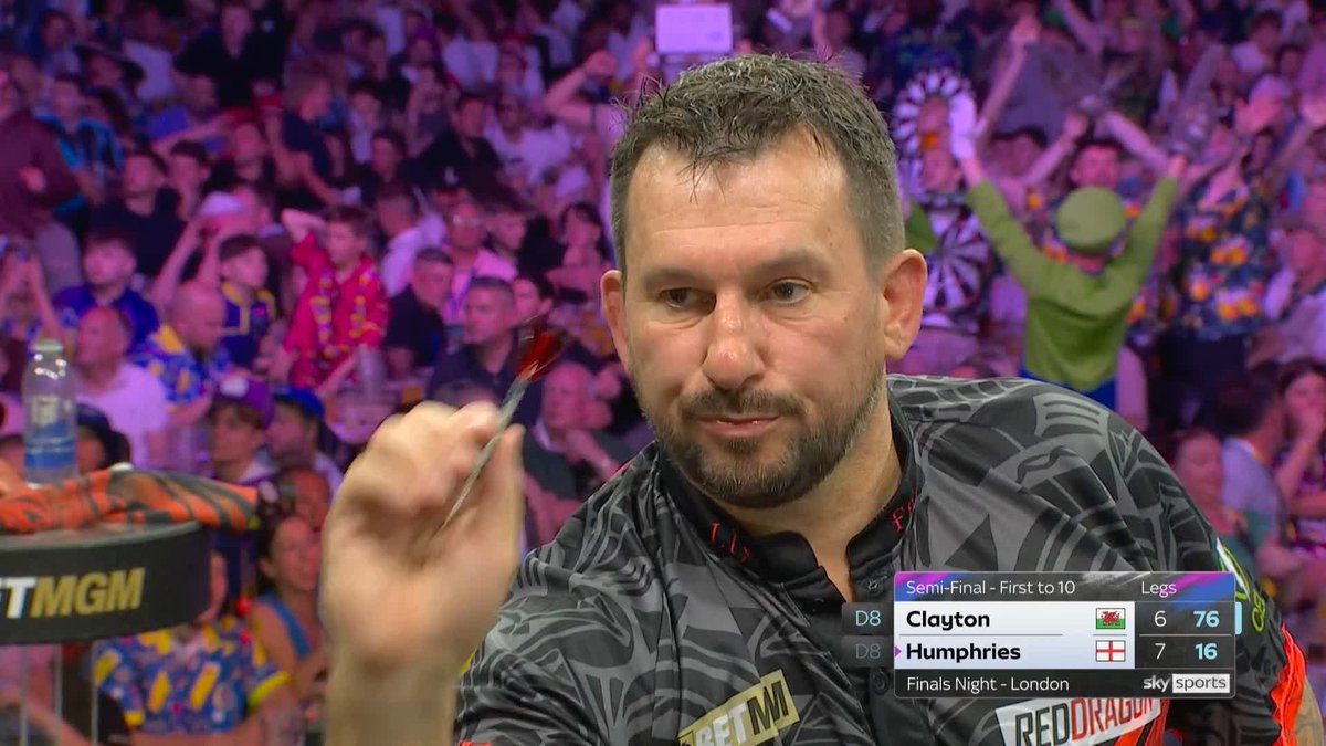 LEVEL GAME! What a turnaround from Jonny Clayton! The Welsh number one takes five of the last six legs to come back from 6-2 down and level the match at 7-7 against Luke Humphries! 📲 #PLDarts
