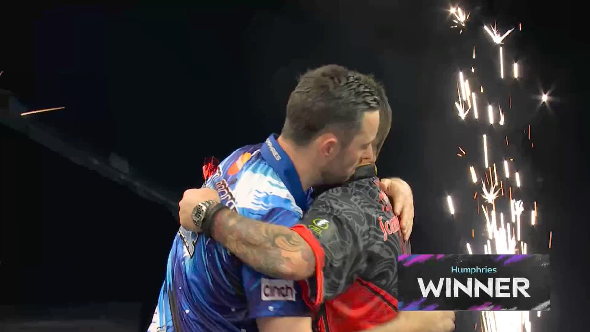 HUMPHRIES SQUEEZES INTO THE FINAL! Another INCREDIBLE match at The O2! 🤯 Luke Humphries survives a match dart against Jonny Clayton to down the Welsh number one and set up a titanic final against Luke Littler! 🌟 📲 #PLDarts
